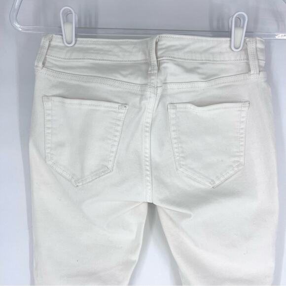 a.n.a Distressed White Skinny Ankle Jeans Size 2 - Picture 3 of 9